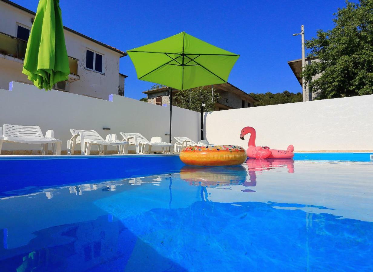 Apartment And Pool Nika บาร์บินเย ภายนอก รูปภาพ